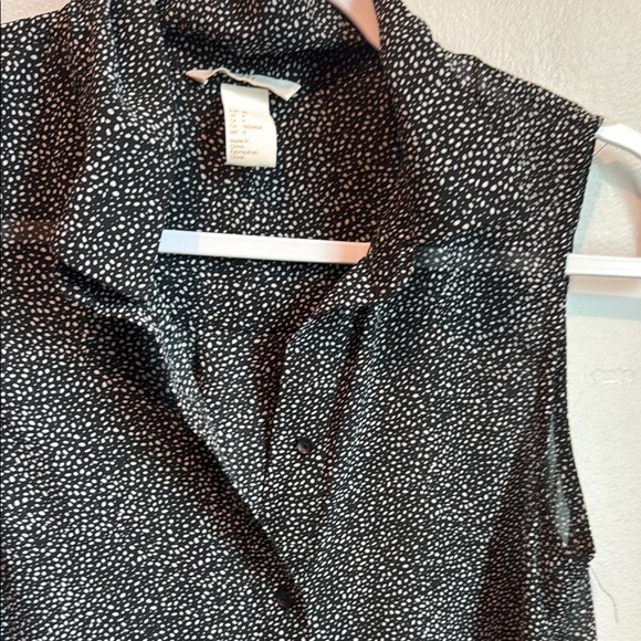 H&M 4 Sheer Black and White Sleeveless Button Down Blouse - Picture 3 of 7